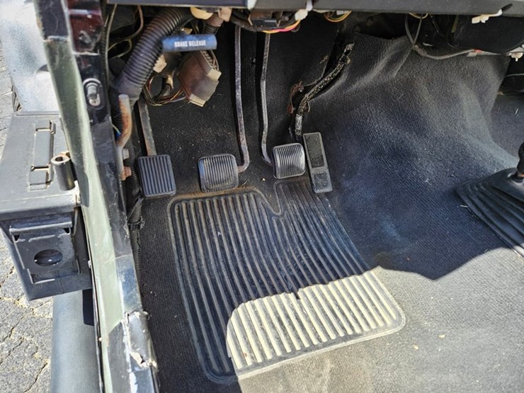1995-jeep-wrangler-image-21