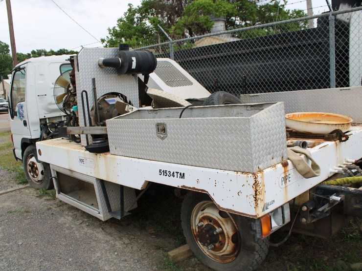2005-isuzu-nqr-image-1