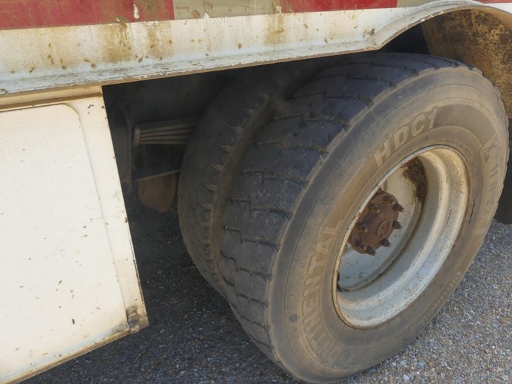1999-freightliner-fl70-image-5