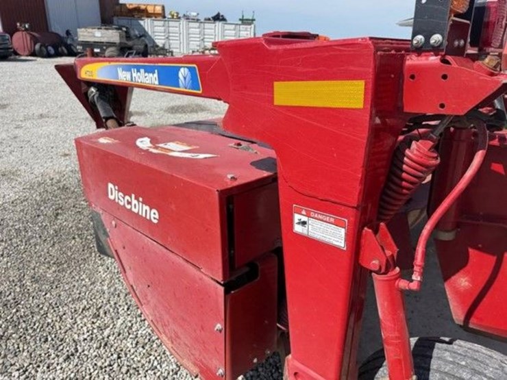 2015-new-holland-7230-discbine-image-7