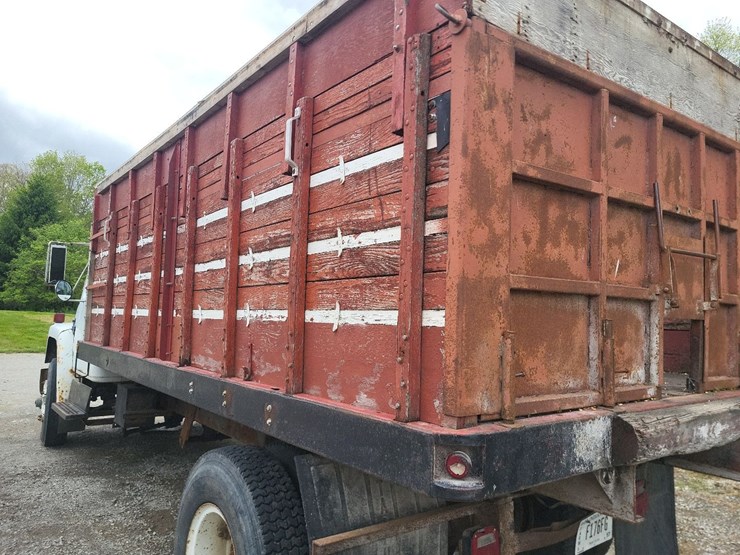 1982-international-1754-single-axle-grain-truck-image-21