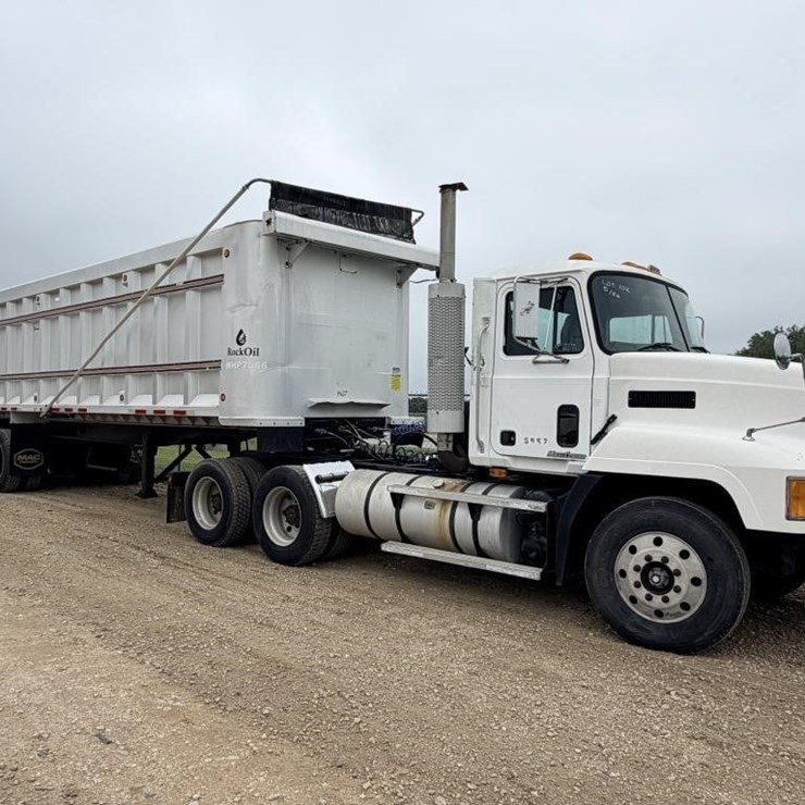 L2- 1998 Mack Maxi Cruise Truck