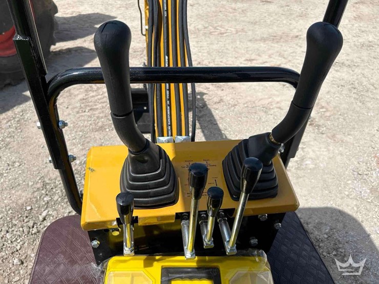 mini-excavator-image-10