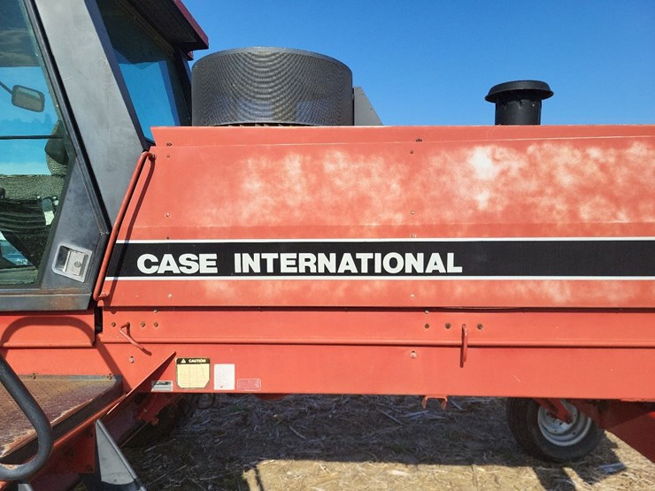 international-8840-swather-image-37
