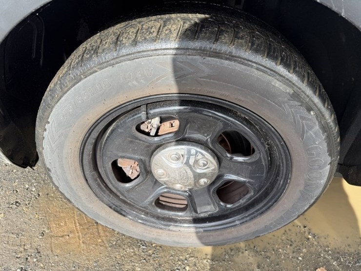 2017-ford-explorer-image-15