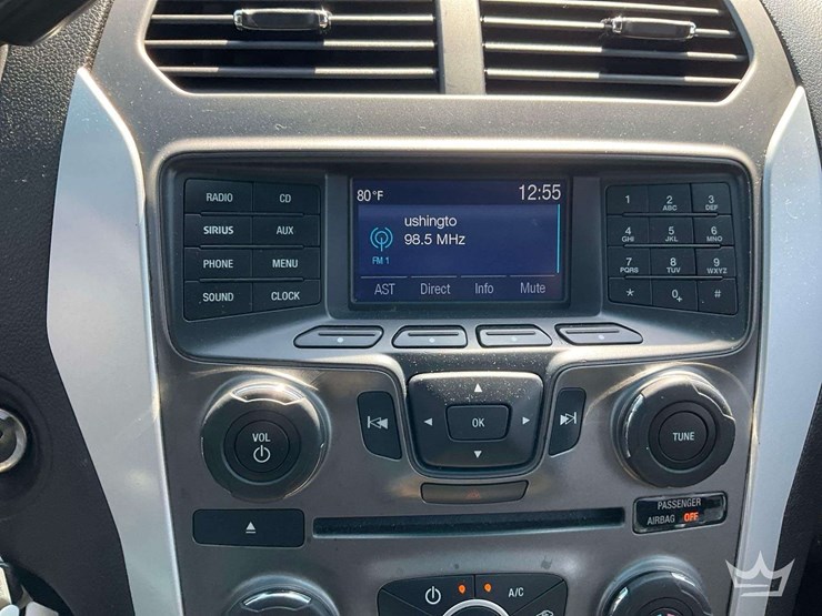 2015-ford-explorer-image-14