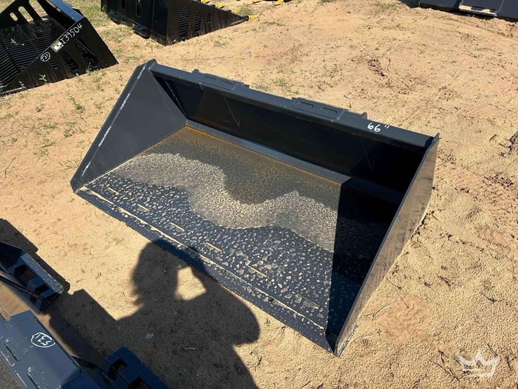 wolverine-track-duty-bucket-image-1