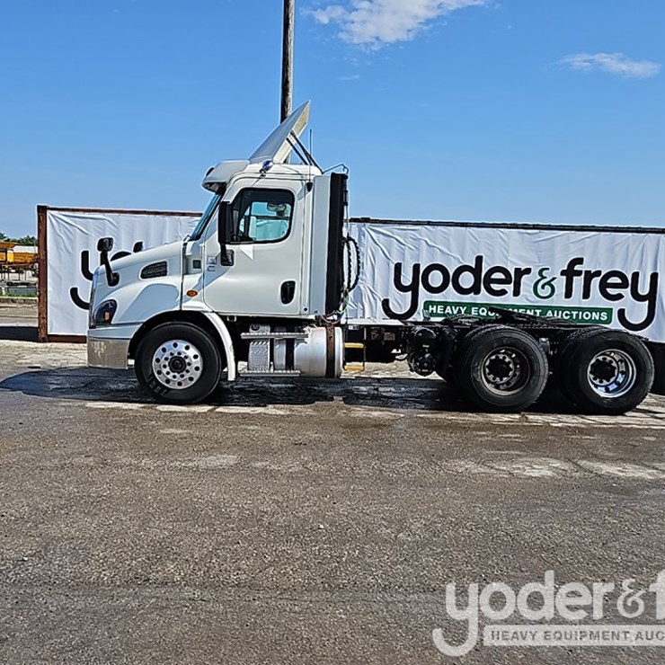 2017 FREIGHTLINER CASCADIA 113