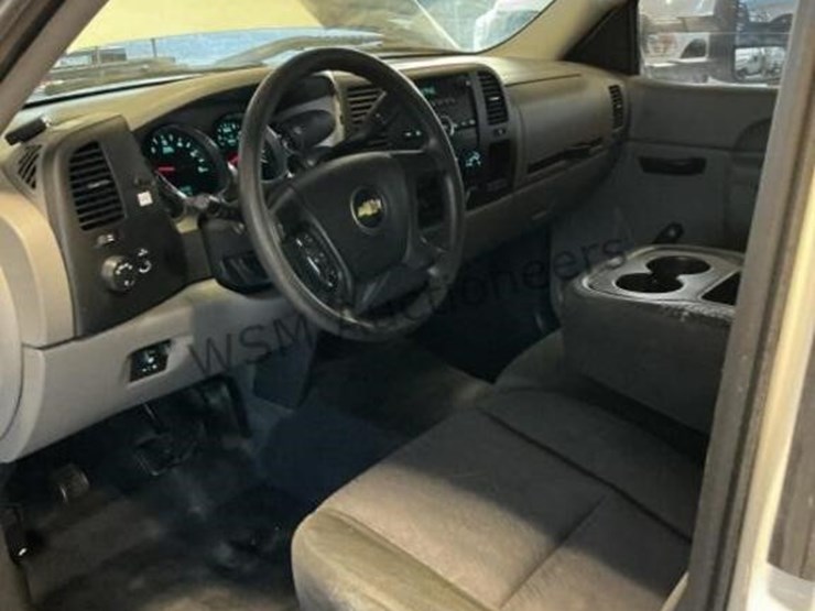 2012-chevrolet-silverado-3500hd-image-24
