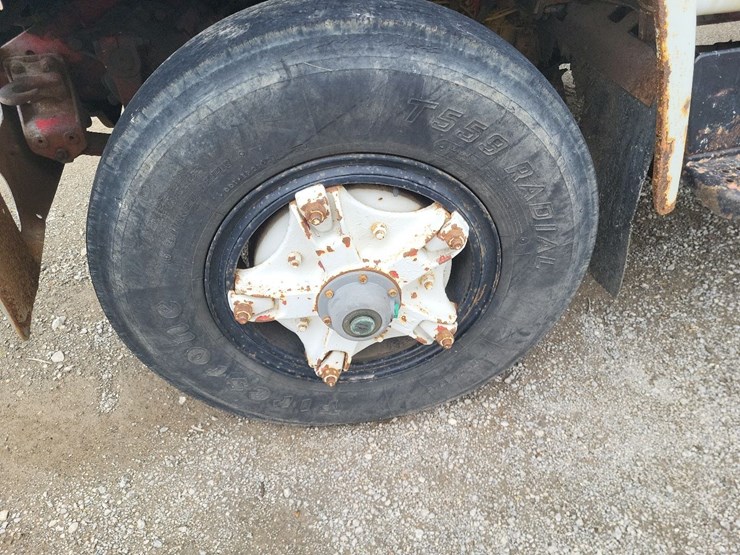1982-international-1754-single-axle-grain-truck-image-13
