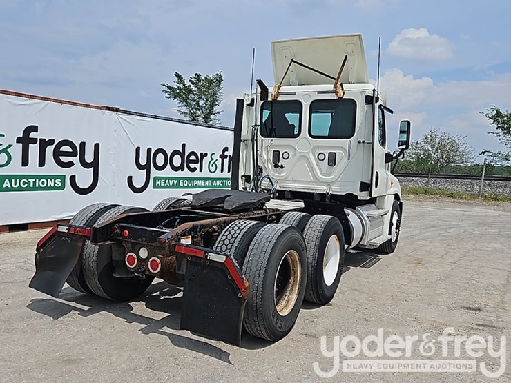 2017-freightliner-cascadia-125-image-6