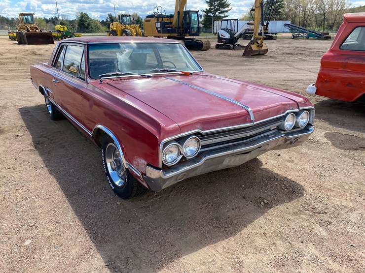#121-•-1965-oldsmobile-442-(no-title)-(nitke-yard-mosinee,-wi)-image-3