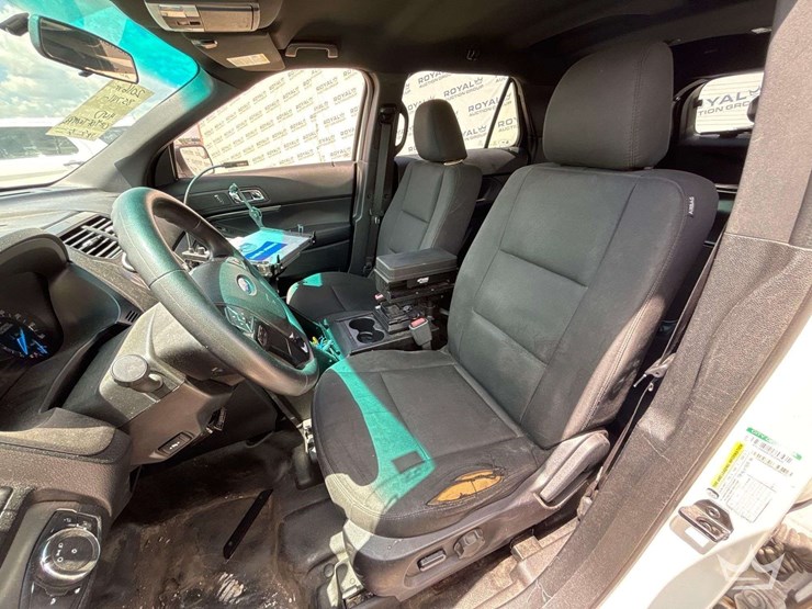 2016-ford-explorer-image-11