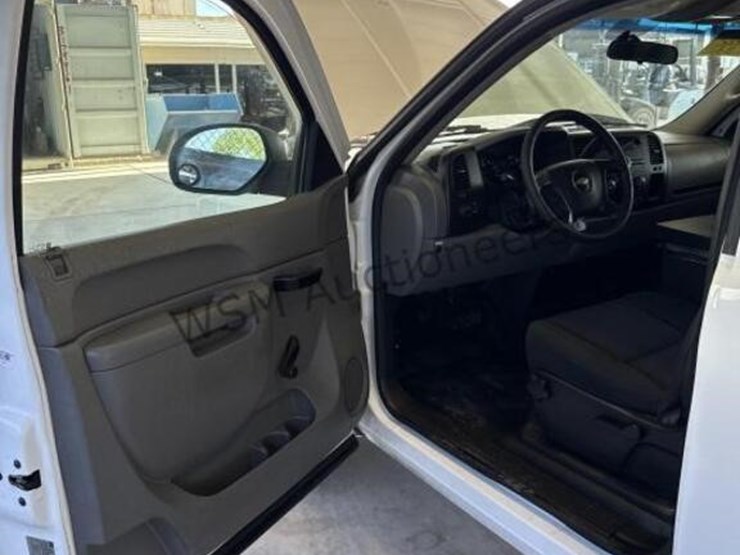 2012-chevrolet-silverado-1500-image-24