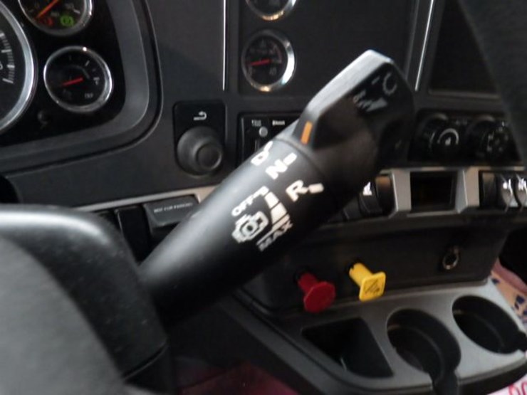 2022-kenworth-t680-image-17