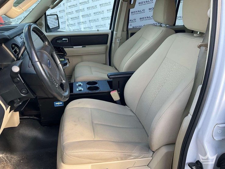 2015-ford-expedition-image-18