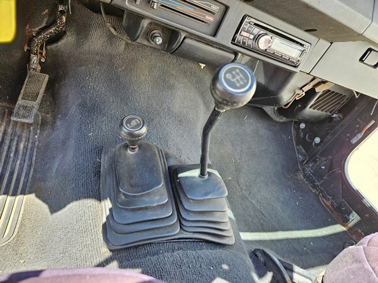 1995-jeep-wrangler-image-22