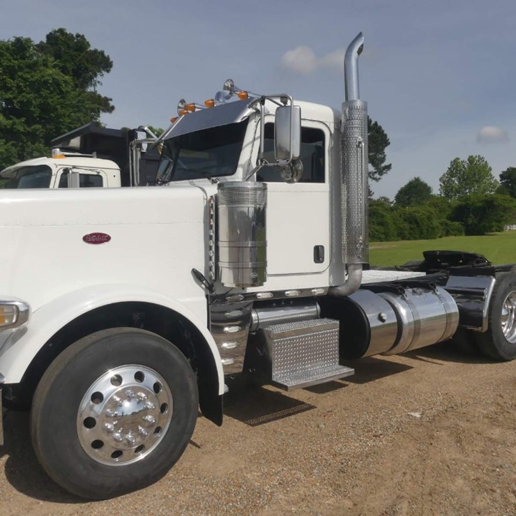 2018 PETERBILT 389