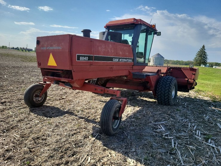 international-8840-swather-image-5