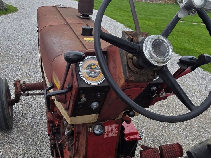 1965-ih-706-tractor-image-3