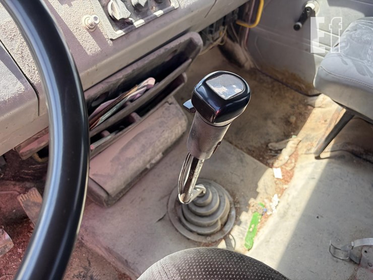 1995-freightliner-fl80-image-19