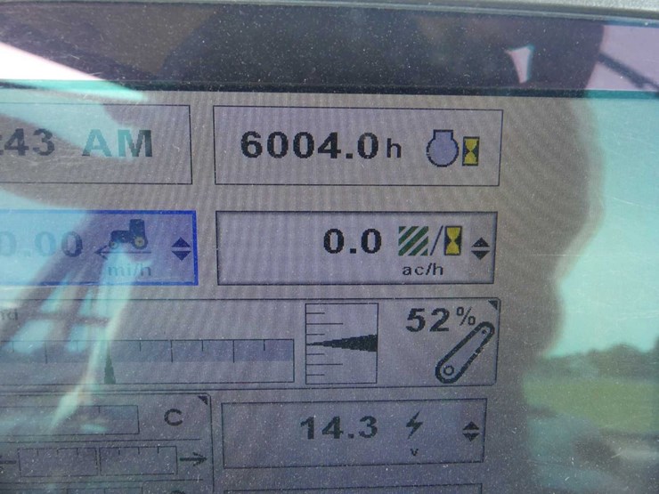 2011-john-deere-8285r-image-17