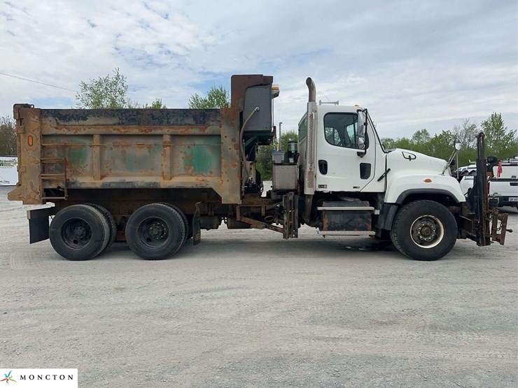 2015-freightliner-114sd-image-4