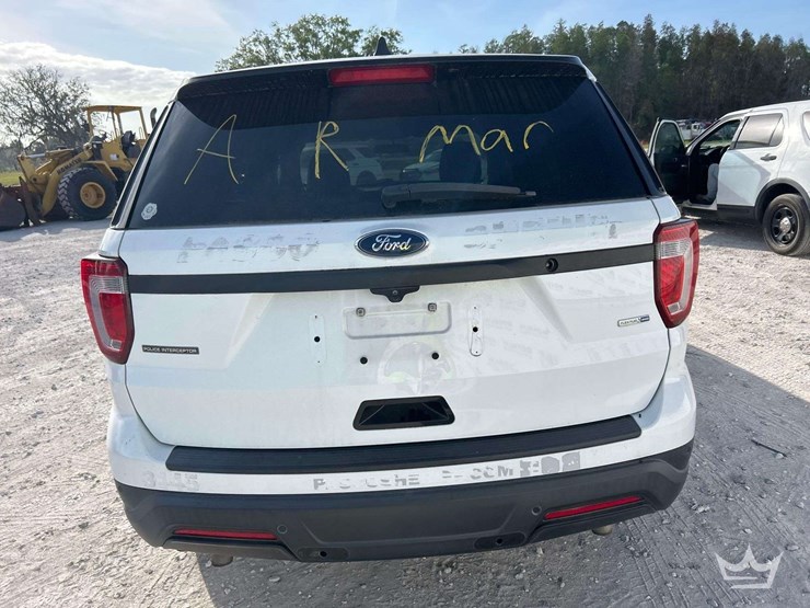 2018-ford-explorer-image-25