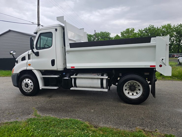 2015-freightliner-cascadia-113-image-10