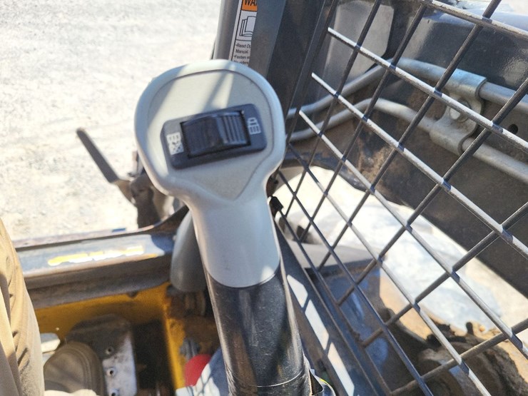 new-holland-l218-image-42