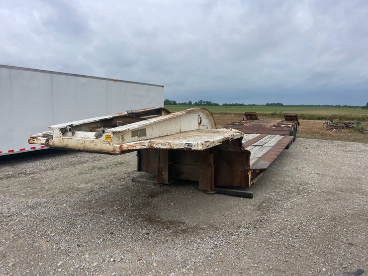 #40220-•-1981-phelan-wtt-60k-226"-tri/a-steel-fixed-neck-lowboy-trailer-vin:-1r9h39304b1010324-image-1