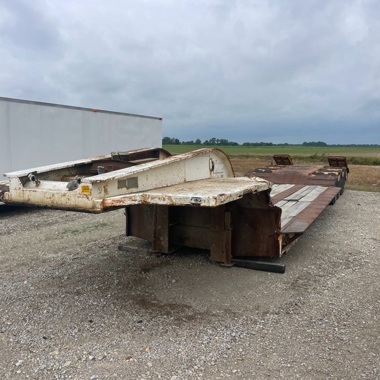 #40220 • 1981 Phelan WTT-60K 226" Tri/A Steel Fixed Neck Lowboy Trailer VIN: 1R9H39304B1010324
