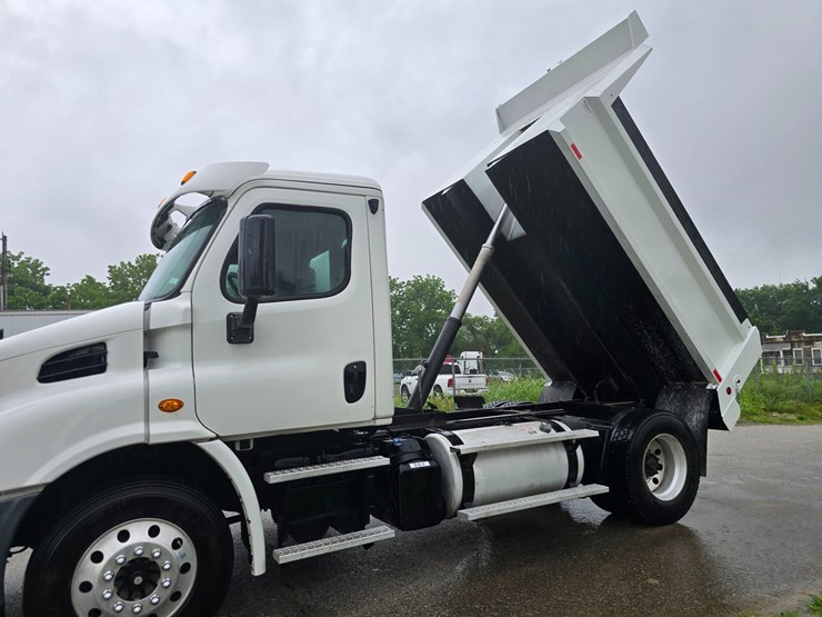 2015-freightliner-cascadia-113-image-70