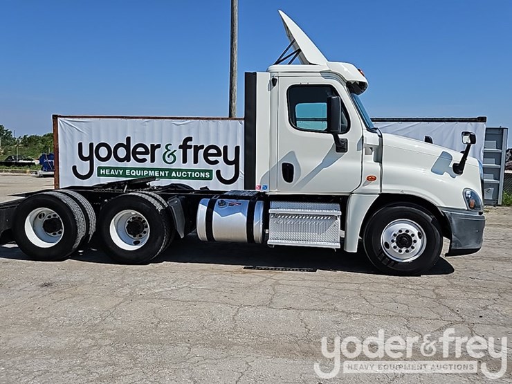 2019-freightliner-cascadia-125-image-16