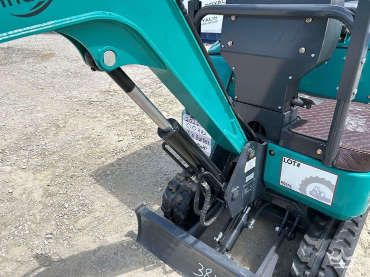 mini-excavator-image-19