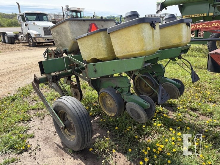 john-deere-7000-image-2