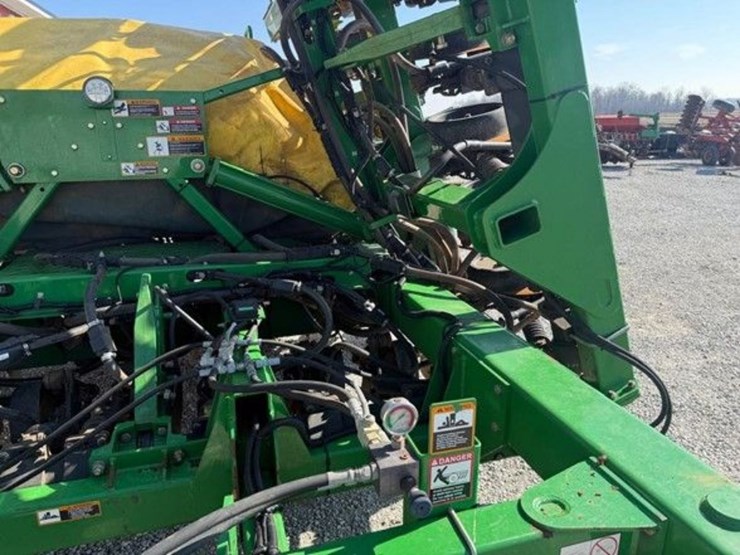 2010-john-deere-1990-image-29