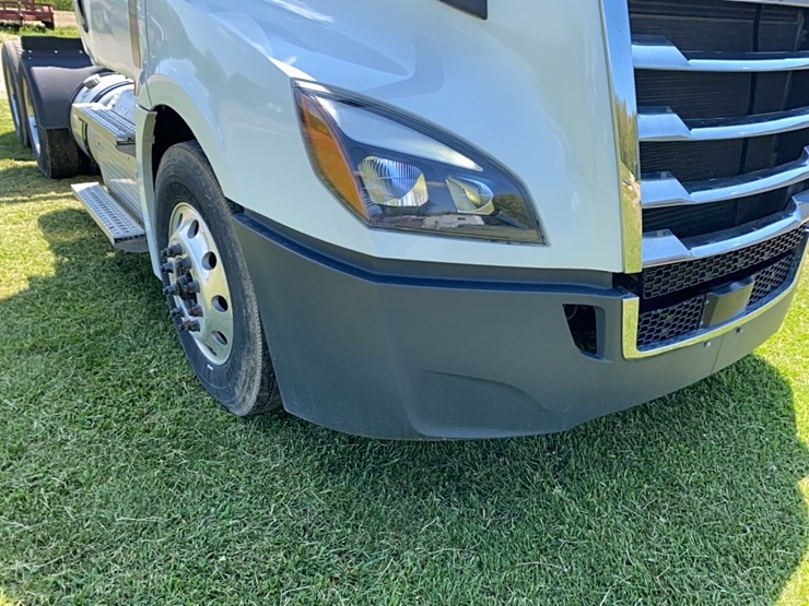 2019-freightliner-cascadia-day-cab-image-9