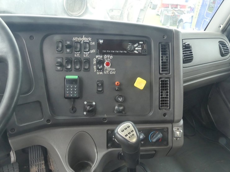 2018-freightliner-114sd-image-19
