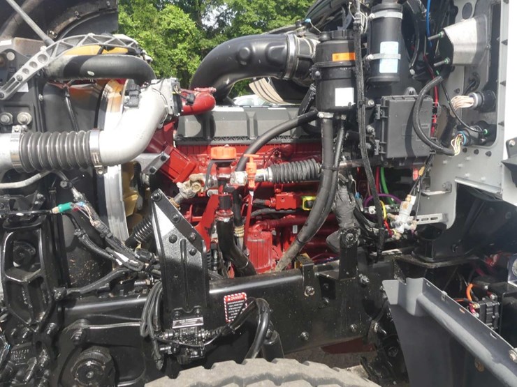 2020-mack-granite-64ft-image-13