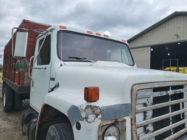 1982-international-1754-single-axle-grain-truck-image-46