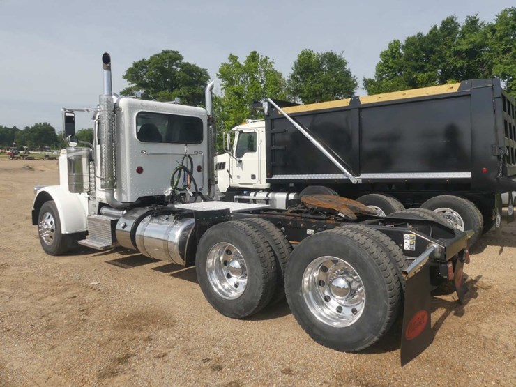 2018-peterbilt-389-image-4
