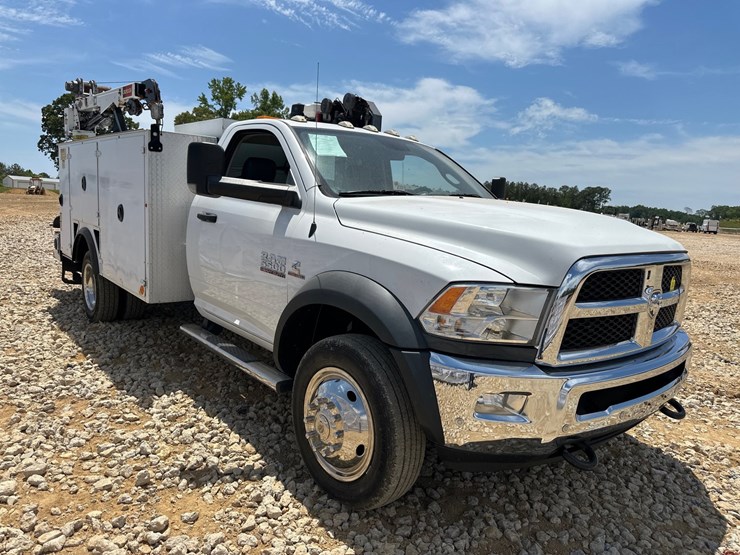 #20652-•-2017-ram-5500-service-truck-image-4