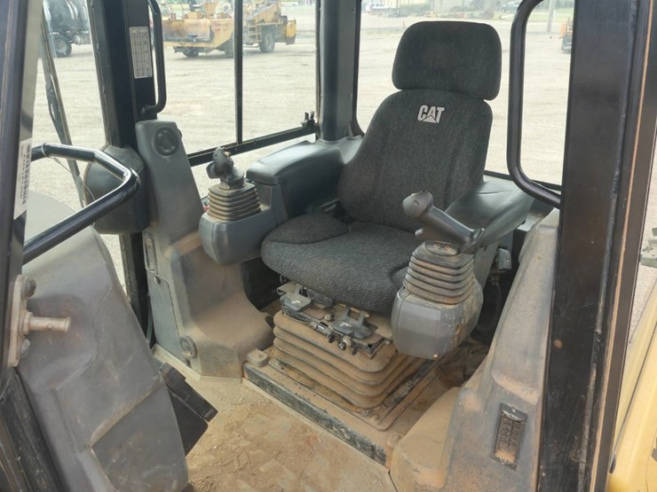 2018-caterpillar-d5k2-xl-image-12