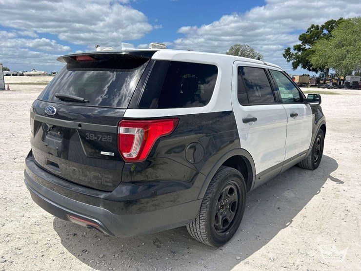 2016-ford-explorer-image-3