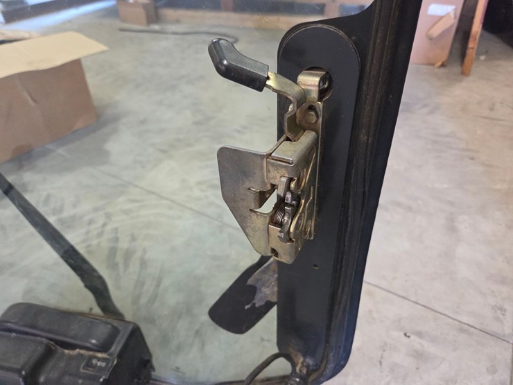 2013-bobcat-s630-image-39