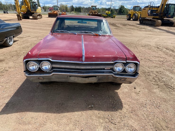 #121-•-1965-oldsmobile-442-(no-title)-(nitke-yard-mosinee,-wi)-image-2