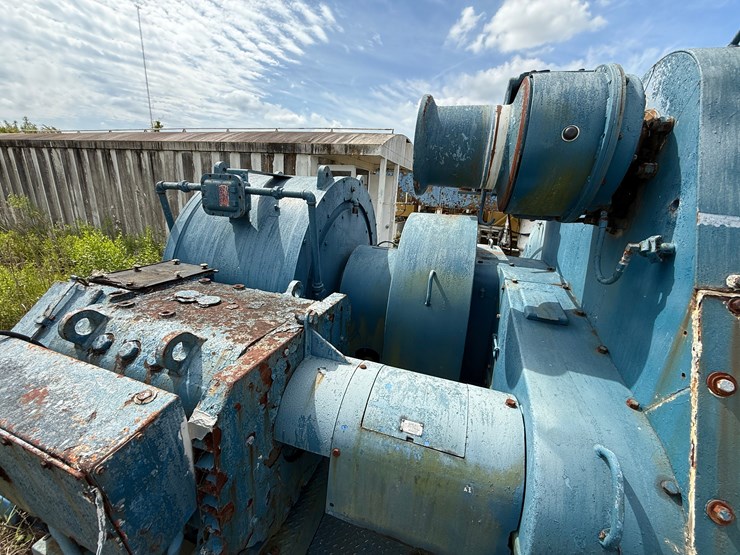 national-110-ue-drilling-drawworks-image-15