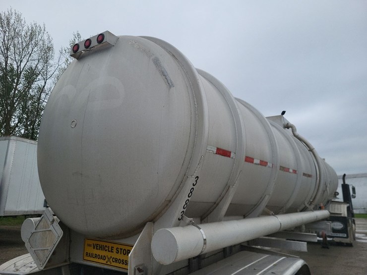 2012-brenner-8820-gallon-aluminum-tandem-axle-semi-tanker-trailer-image-21