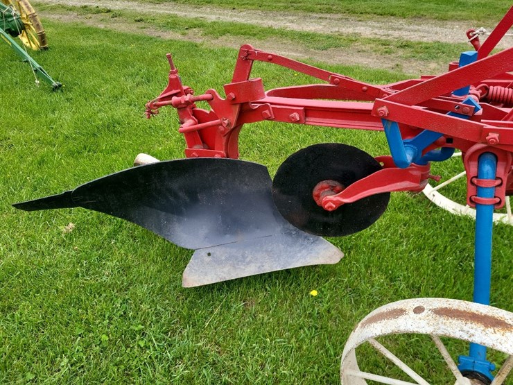 international-1-bottom-pull-type-moldboard-plow-image-12